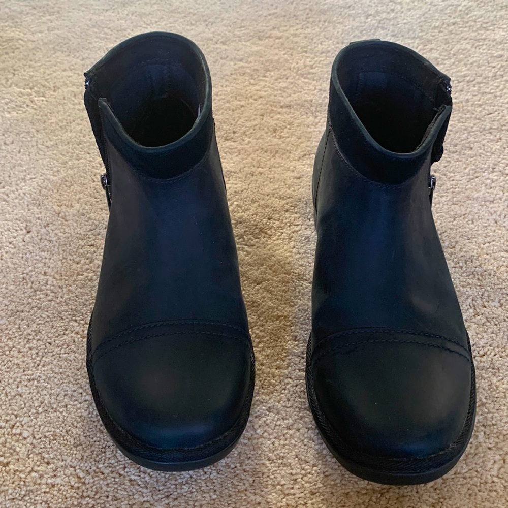 Ugg boots, only worn once!